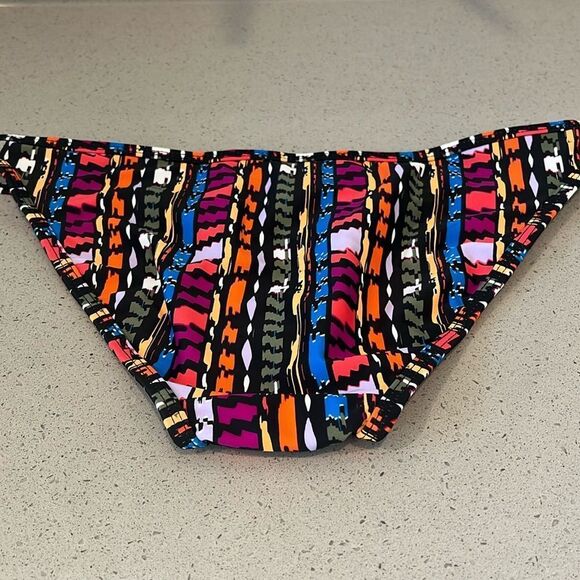 Bikini bottoms-FREE with Bundle Purchase - Picture 2 of 4